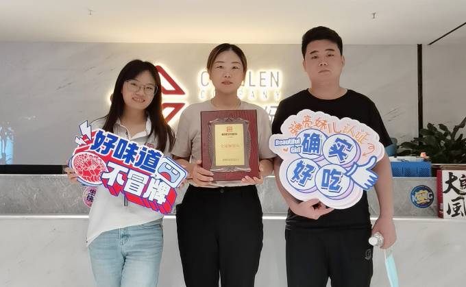 恭喜山西太原的王女士簽約加盟帽牌貨冒菜