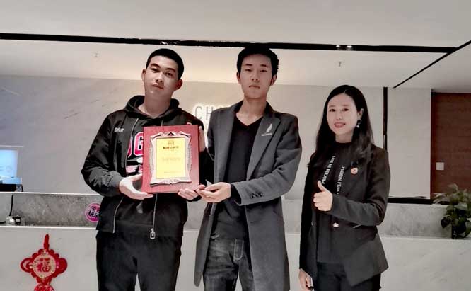 恭喜西安的蔡先生兄弟簽約帽牌貨冒菜加盟品牌