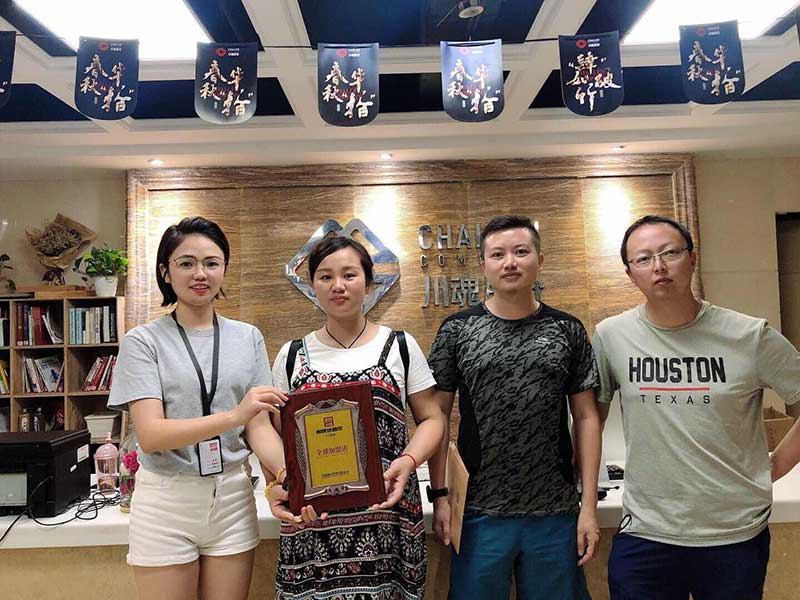 四川新都的陶先生簽約帽牌貨冒菜加盟