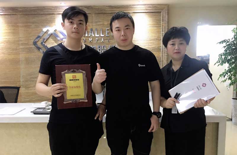 四川南充的鐘先生簽約帽牌貨冒菜加盟