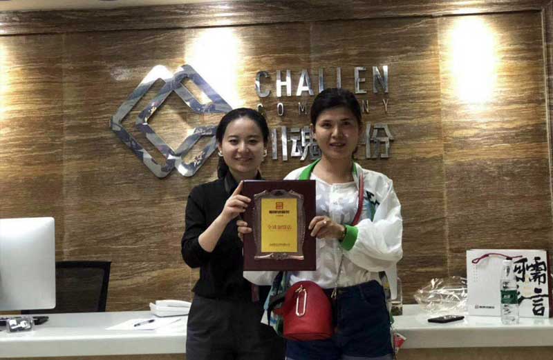 廣東的胡女士簽約加盟帽牌貨冒菜