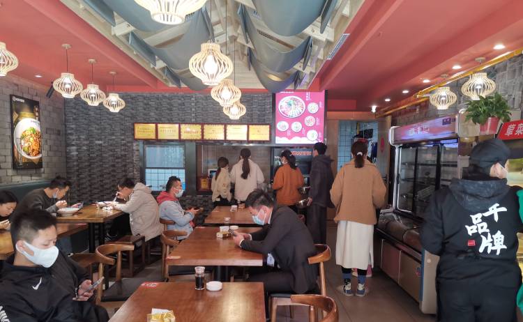 冒菜店經(jīng)營：餐飲同行打價格戰(zhàn)怎么辦？