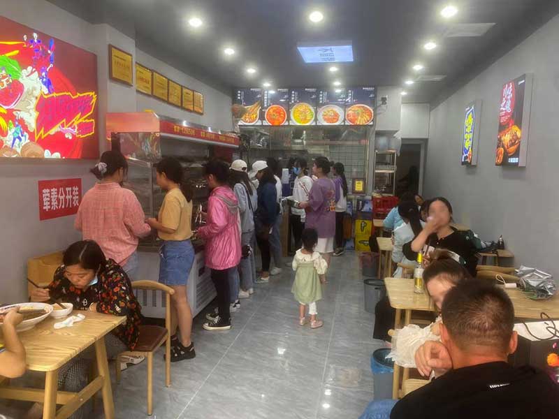 選擇冒菜加盟店時(shí)需要考慮哪些方面?