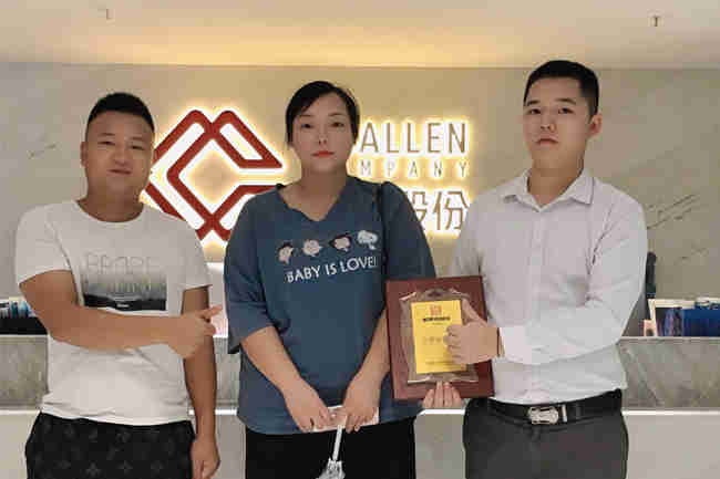 重慶的唐先生簽約加盟帽牌貨冒菜