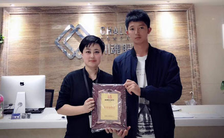 云南玉溪的趙先生成功與帽牌貨冒菜簽約