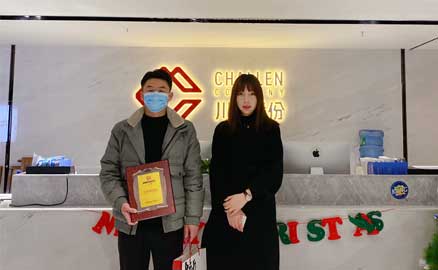 石家莊的陳先生簽約加盟帽牌貨冒菜