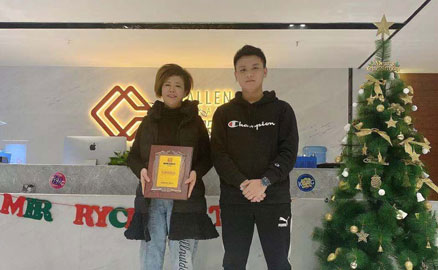 四川成都鄒女士選擇加盟帽牌貨冒菜