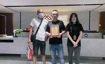 恭喜安徽的周先生簽約加盟帽牌貨冒菜