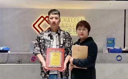 恭喜貴州張先生簽約加盟帽牌貨冒菜