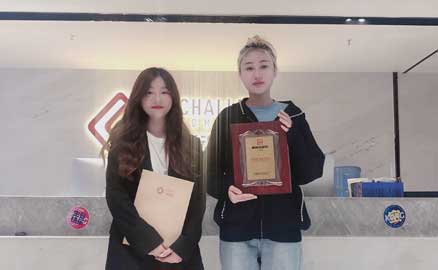 加拿大留學(xué)歸來的徐女士加盟帽牌貨