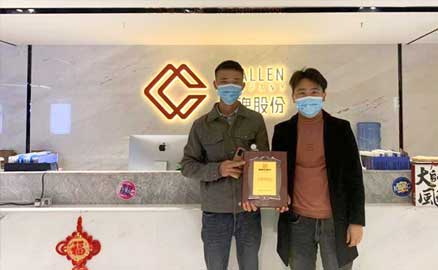 重慶的吳先生簽約加盟帽牌貨冒菜