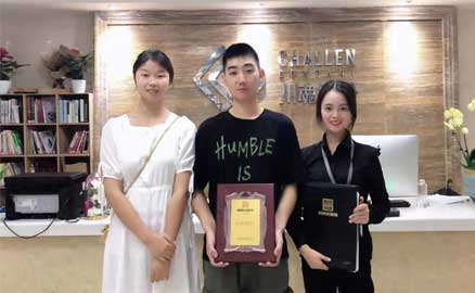 成都的趙先生簽約加盟帽牌貨冒菜