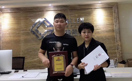 重慶的簡先生簽約加盟帽牌貨冒菜