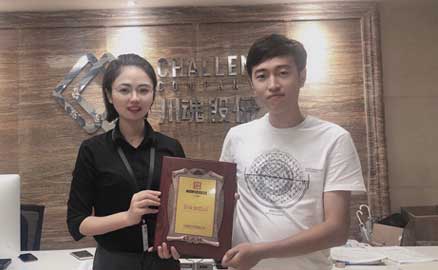 四川綿陽的崔先生簽約帽牌貨冒菜加盟