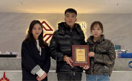 內(nèi)蒙古房先生夫婦來(lái)到總部考察