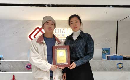 創(chuàng)業(yè)青年劉先生簽約加盟帽牌貨冒菜