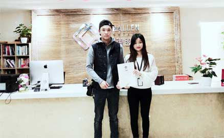 四川什邡的陳先生簽約帽牌貨冒菜加盟