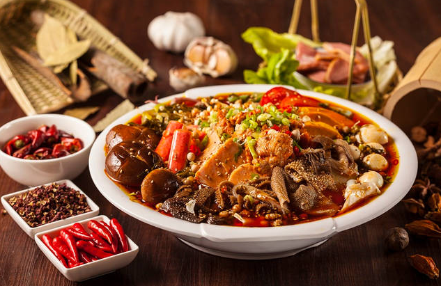 成都干拌冒菜：口感麻辣，回味無窮