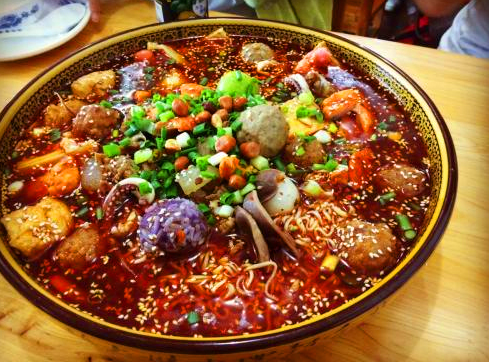 冒菜口味豐富多樣，麻辣燙爽口無比