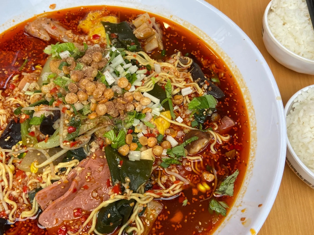 如何經(jīng)營(yíng)好一家冒菜加盟店呢，一起來(lái)看看吧