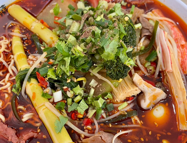 學(xué)冒菜VS加盟帽牌貨冒菜：哪個更值得投資